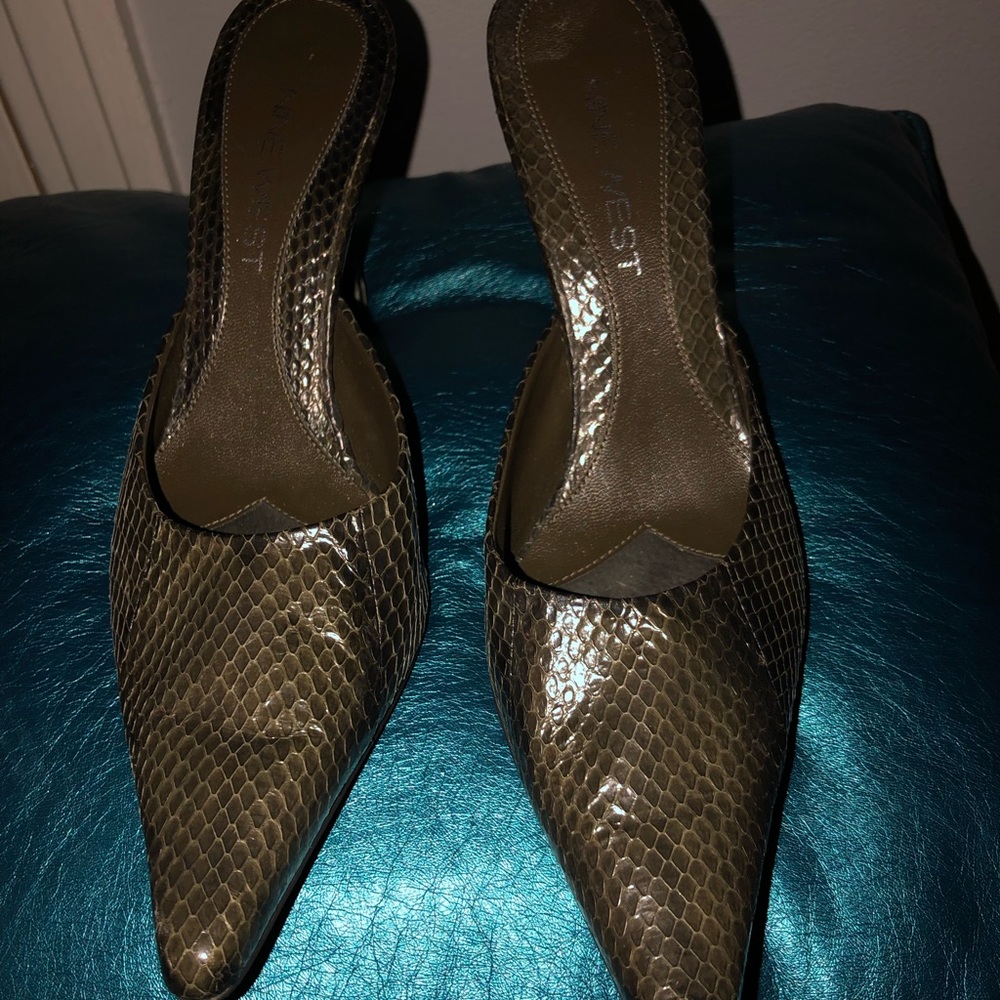 Nine West leather dark green slides